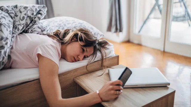 אילוסטרציה: כיבוי השעון המעורר (צילום: iStock)