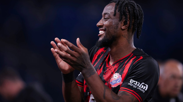 פרנן מאיימבו שחקן הפועל חיפה (צילום: מאור אלקסלסי)