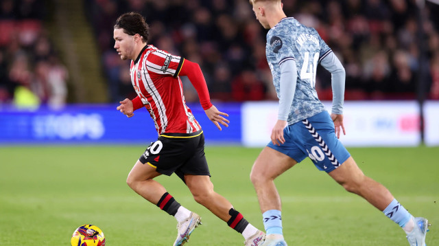 שחקן שפילד יונייטד קאלום אוהר, מול שחקן סנדרלנד טום ווטסון (צילום: GettyImages, Alex Livesey)