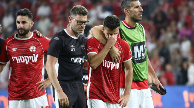 איתן טיבי לצד דן ביטון, הפועל באר שבע (צילום: דני מרון)