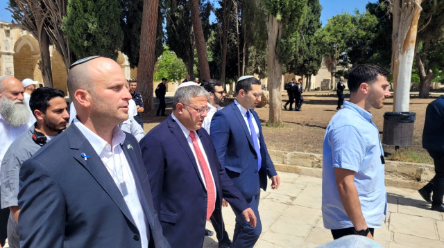 איתמר בן גביר וחברי מפלגתו בהר הבית ביום ירושלים (צילום: ללא)