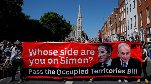 הפגנה באירלנד התומכת בסנקציות על ישראל (צילום: רויטרס)