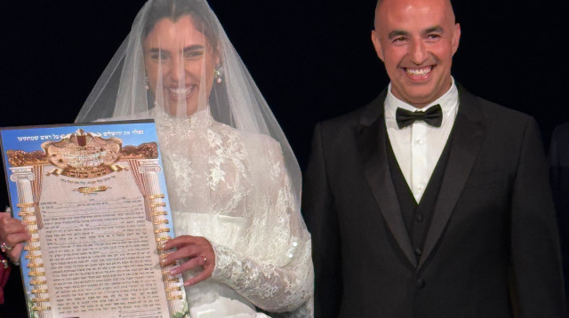 מור ממן ודוד אזולאי מתחת לחופה (צילום: באדיבות איציק אוחנה כיכר השבת)