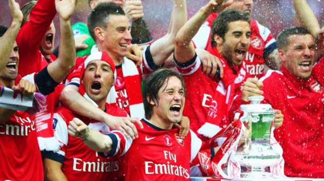 רוסיצקי חוגג עם ארסנל (צילום: Clive Mason)