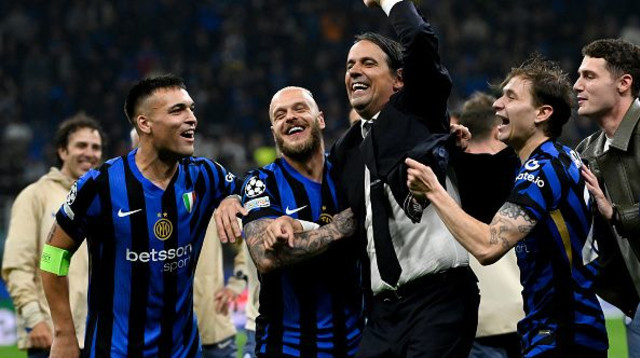 לאוטרו מרטינס, פדריקו דימרקו וניקולו בארלה עם סימונה אינזאגי (צילום: Getty images)