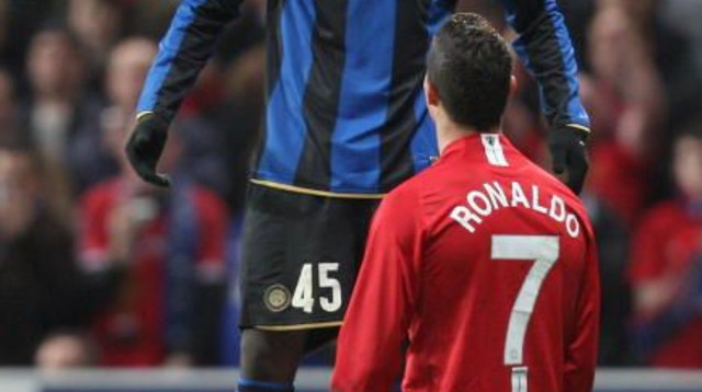 באלוטלי מול רונאלדו (צילום: Chris Coleman)