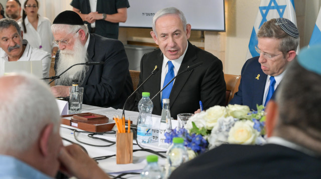 בנימין נתניהו בישיבת הממשלה (צילום: מעיין טואף, לע"מ)