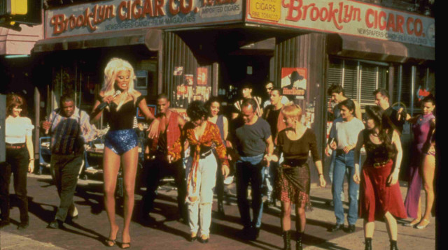 מוציאים עשן (צילום: באדיבות Park Circus)