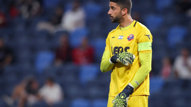 יואב ג'רפי שוער הפועל חיפה (צילום: מאור אלקסלסי)