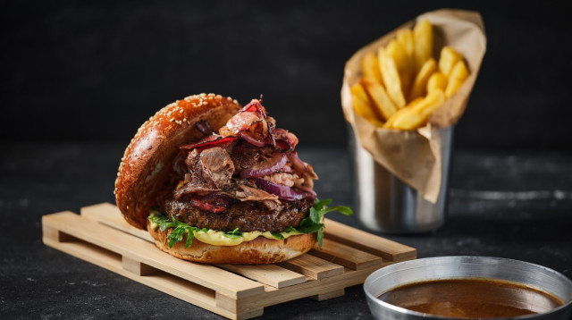 דיפ בורגר קרניבור ברשת BBB (צילום: גיל אבירם)