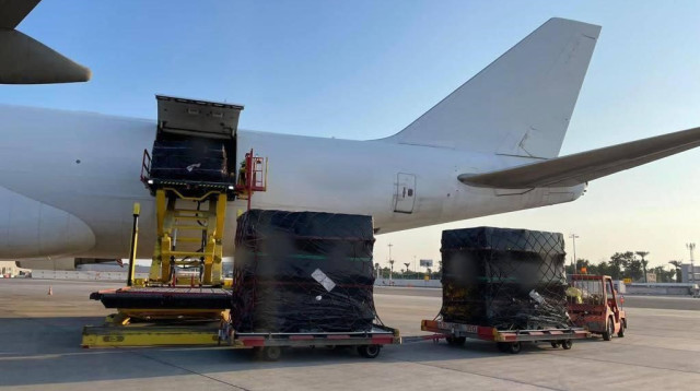 המטוס ה-800 ברכבת האווירית של ציוד צבאי וחימושים (צילום: אגף דוברות וקשרי ציבור במשרד הביטחון)