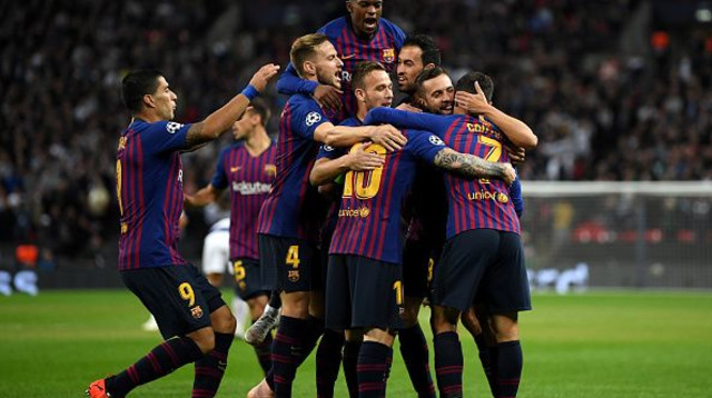 שחקני ברצלונה חוגגים (צילום: Shaun Botterill)