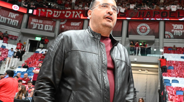 עופר ינאי, בעלים הפועל תל אביב (צילום: ברני ארדוב)