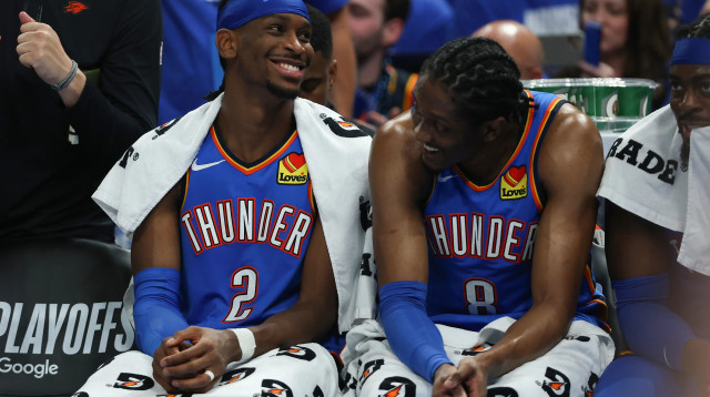 שחקני אוקלהומה סיטי ת'אנדר, שיי גילג'ס אלכסנדר, ג'יילן וויליאמס (צילום: GettyImages, Matthew Stockman)