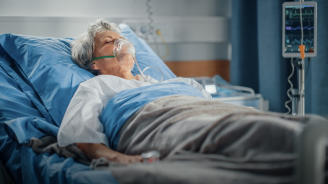 חולת קורונה. המגפה בינתיים לא בממדים עצומים (צילום: שאטרסטוק)