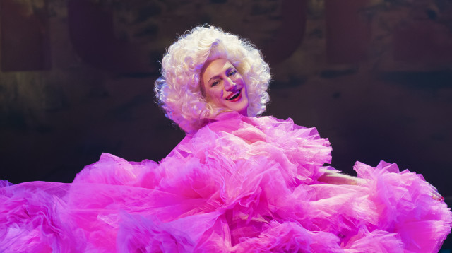 פריסילה מלכת המדבר בהבימה (צילום: חנן אסור)