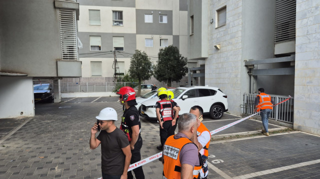 זירת הבולען ברמת גן  (צילום: ללא קרדיט)