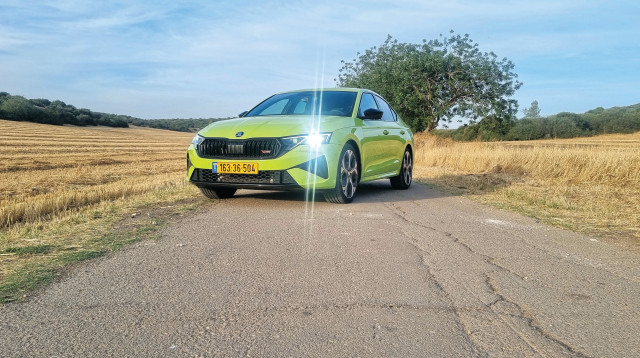סקודה אוקטביה RS (צילום: אודי עציון)