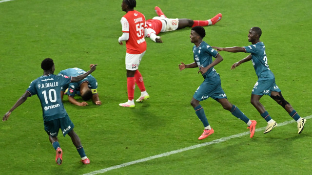 שחקני מץ חוגגים עליית ליגה מול ריימס (צילום: GettyImages, FRANCOIS NASCIMBENI/AFP)