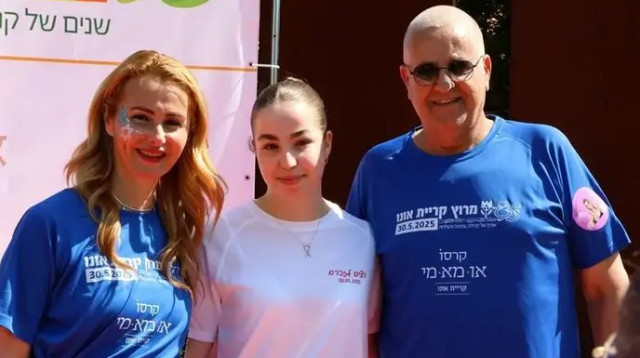 באה כדי לכבד את זכרה של חברתה הטובה, התצפיתנית תושבת קריית אונו רב"ט שירת-ים עמר ז"ל. אגם ברגר (צילום: באדיבות המצולמים, ארז ארטנשטיין, שוונג)