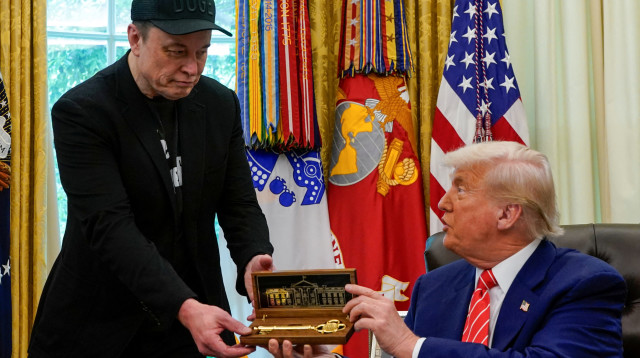 המתנה של טראמפ לאילון מאסק (צילום: רויטרס)