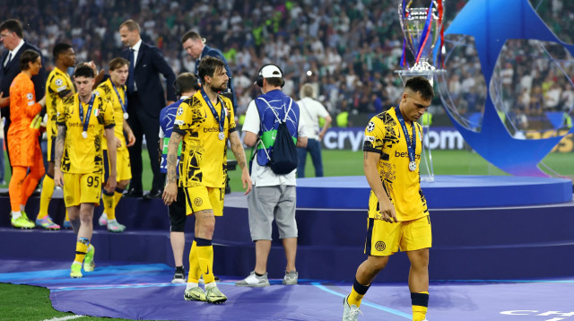 לאוטרו מרטינס שחקן אינטר מאוכזב לאחר גמר ליגת האלופות 2025 (צילום: רויטרס)