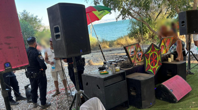 המשטרה סגרה מסיבת טבע בחוף אמנון בכינרת (צילום: דוברות המשטרה)
