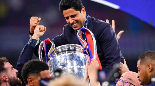 נאסר אל חלאיפי, נשיא פריז סן ז'רמן עם גביע ליגת האלופות (צילום: GettyImages)