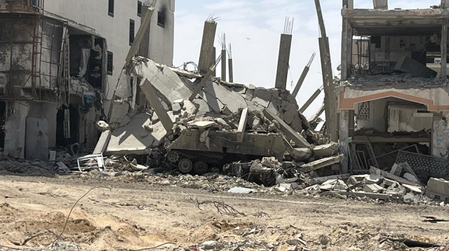 "נגמ"ש מתאבד" (צילום: אבי אשכנזי)