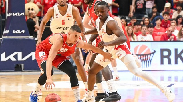 ים מדר, שחקן הפועל תל אביב (צילום: ברני ארדוב)