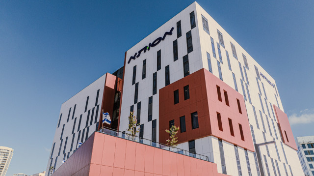 מבנה בית החולים אסותא בבאר שבע. הבנייה נמשכה 5 שנים (צילום: ויקטור לוי)