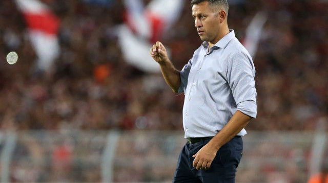 דייגו פלורס בימיו כמאמן גודוי קרוס (צילום: GettyImages, Daniel Jayo)