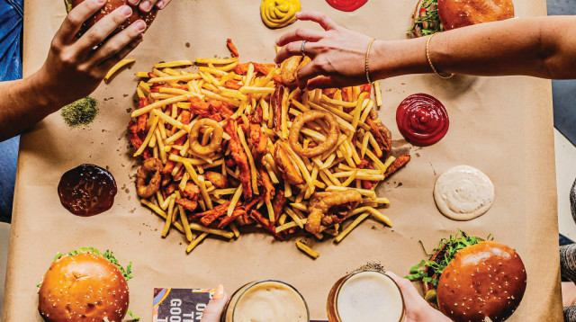 מסעדת המבורג ברחובות (צילום: אליאור רווה)