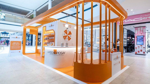 מתחם בדיקות לה רוש פוזה בקניון עופר רמת אביב (צילום: שלומי פרי)