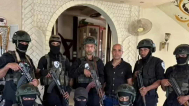 יאסר אבו שבאב ומיליציית "הכוחות העממיים" (צילום: רשתות ערביות)