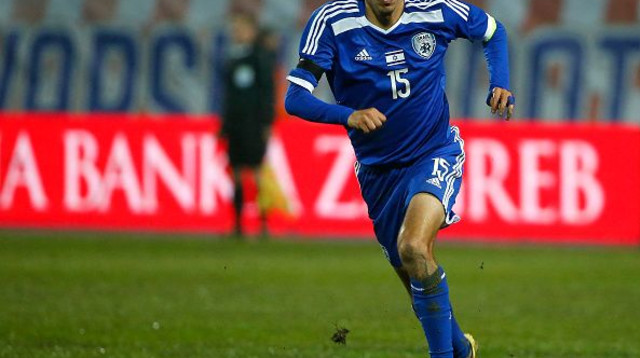 יוסי בניון במדי נבחרת ישראל (צילום: Srdjan Stevanovic)