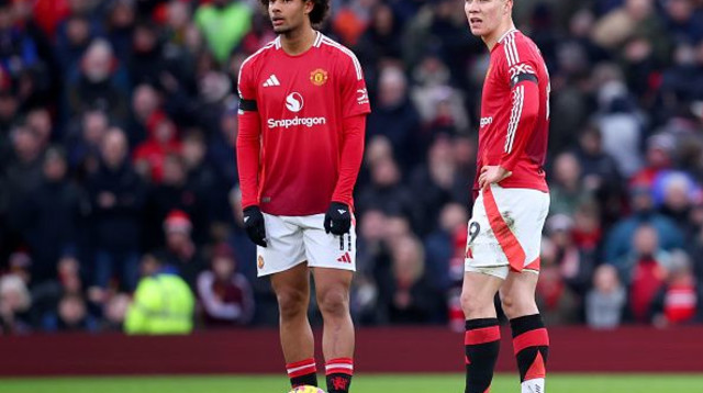 רסמוס הוילונד וג'ושוע זירקזי (צילום: Sportsphoto/Allstar)