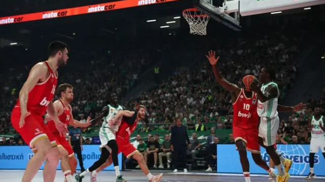 זה רק הולך ונהיה חם יותר. נאן במשחק 3 (צילום: GettyImages, ALEXANDROS GRYMANIS/SOOC/AFP)