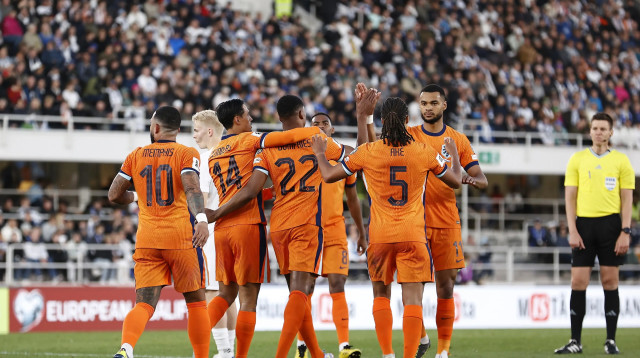 שחקני נבחרת הולנד חוגגים (צילום: GettyImages)