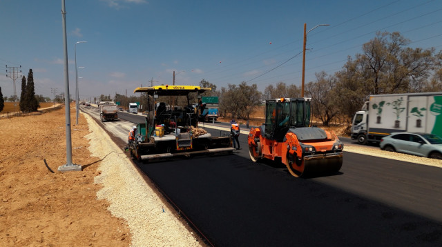 סלילת כביש 334 (צילום: סטודיו ג'יני עבור נתיבי ישראל)