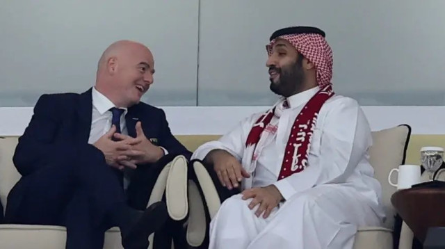 נשיא פיפ"א ג'אני אינפנטינו לצד מוחמד בן סלמאן יורש העצר הסעודי (צילום: GettyImages)