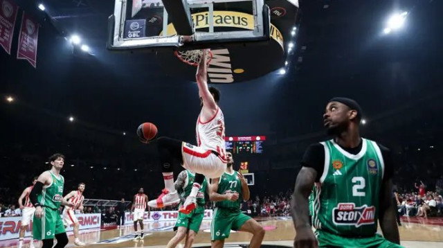 על הגובה. מיליוטינוב (צילום: אימג'בנק  GettyImages, DIMITRIS KAPANTAIS/SOOC/AFP)