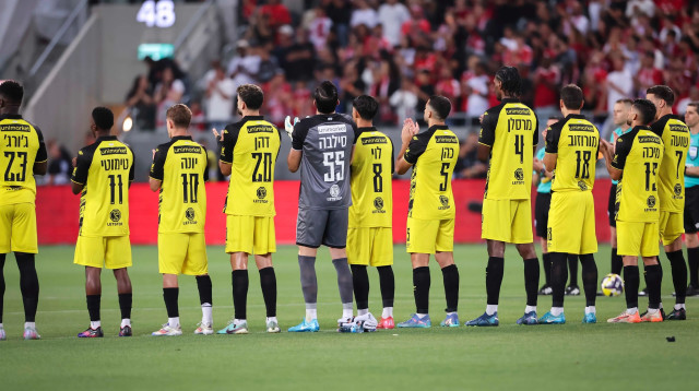 שחקני בית"ר ירושלים (צילום: מאור אלקסלסי)