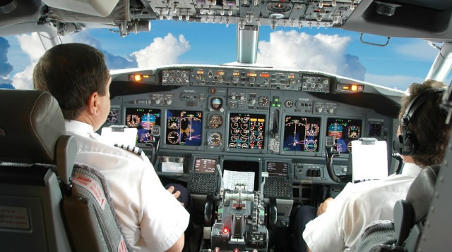 מעורבות של מערכת ה־MCAS שלא הייתה מובנת לטייסים. הקוקפיט (צילום: שאטרסטוק)