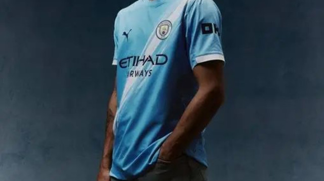 שחקן מנצ'סטר סיטי טיג'אני ריינדרס (צילום: אתר רשמי, האתר הרשמי של מנצ'סטר סיטי)