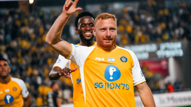 שחקן מכבי תל אביב, עידו שחר (צילום: שירה קז)