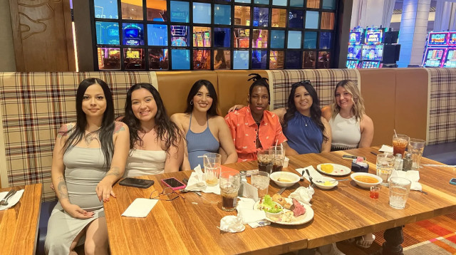 ג'יימס בארט וחמשת נשותיו (צילום: צילום מסך מתוך האינסטגרם)