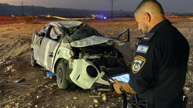 תאונה בכביש הערבה (צילום: דוברות המשטרה)