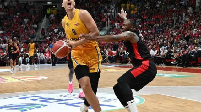 סורקין וג'ונסון (צילום: ברני ארדוב)