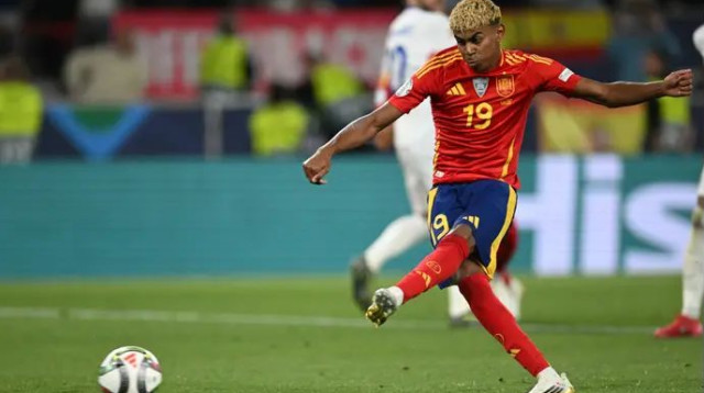 השפלה. לאמין ימאל (צילום: אימג'בנק  GettyImages)